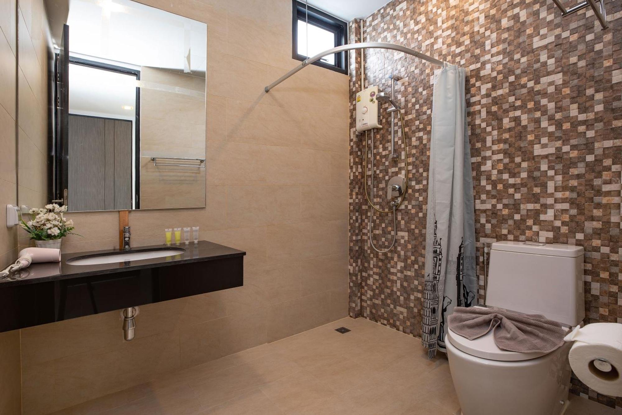 Lively At Vibrant Kata, 4br Pool B2 Near - Utk2 Vila Pantai Kata